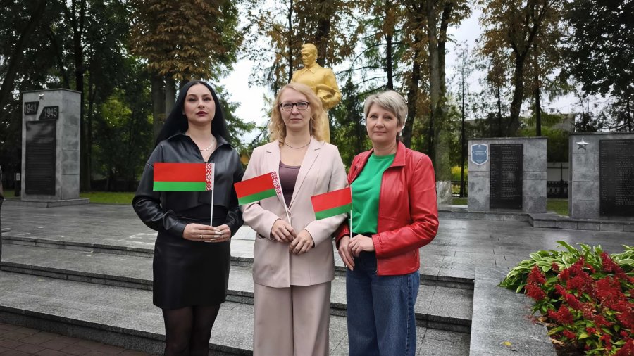Единство в наших сердцах: сотрудники детского сада приняли участие в митинге, посвящённом Дню народного единства.