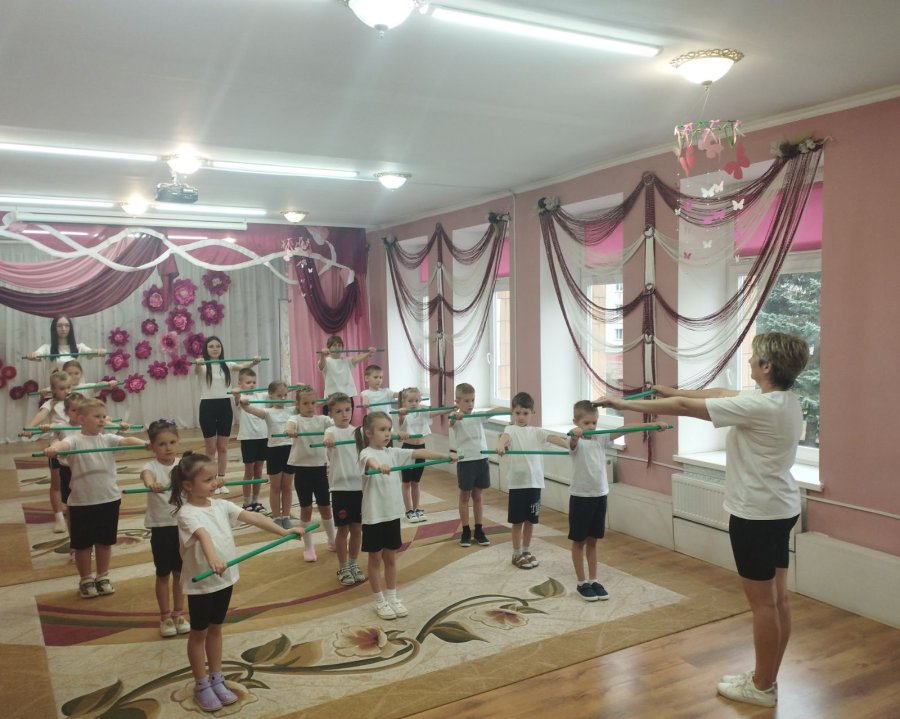 Коллективная зарядка с педагогами