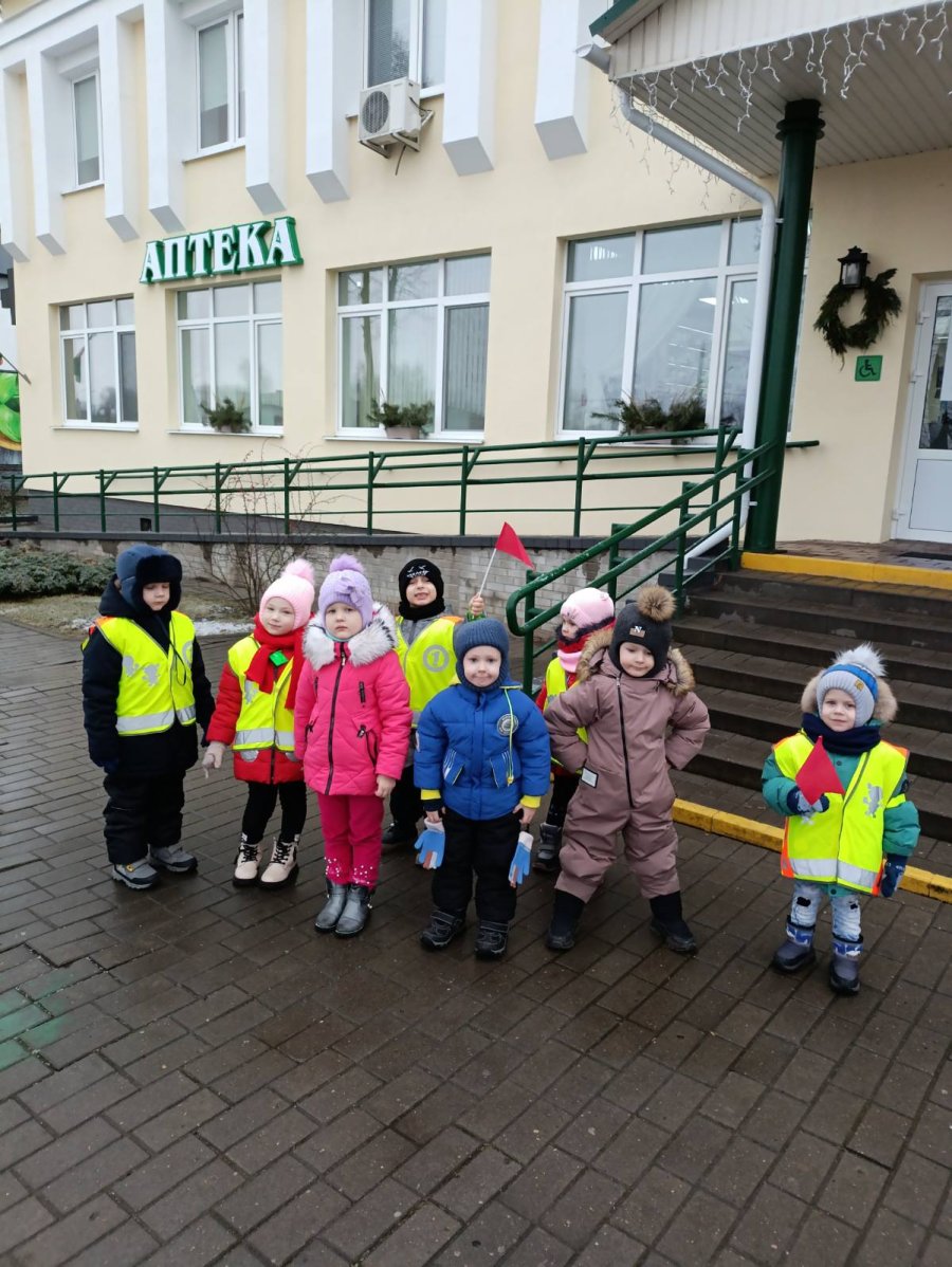 Целевая прогулка в аптеку № 136, ул.Социалистическая, 2