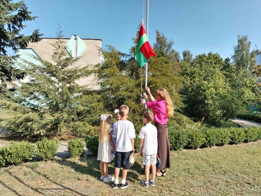 Торжественная линейка, посвящённая Дню знаний